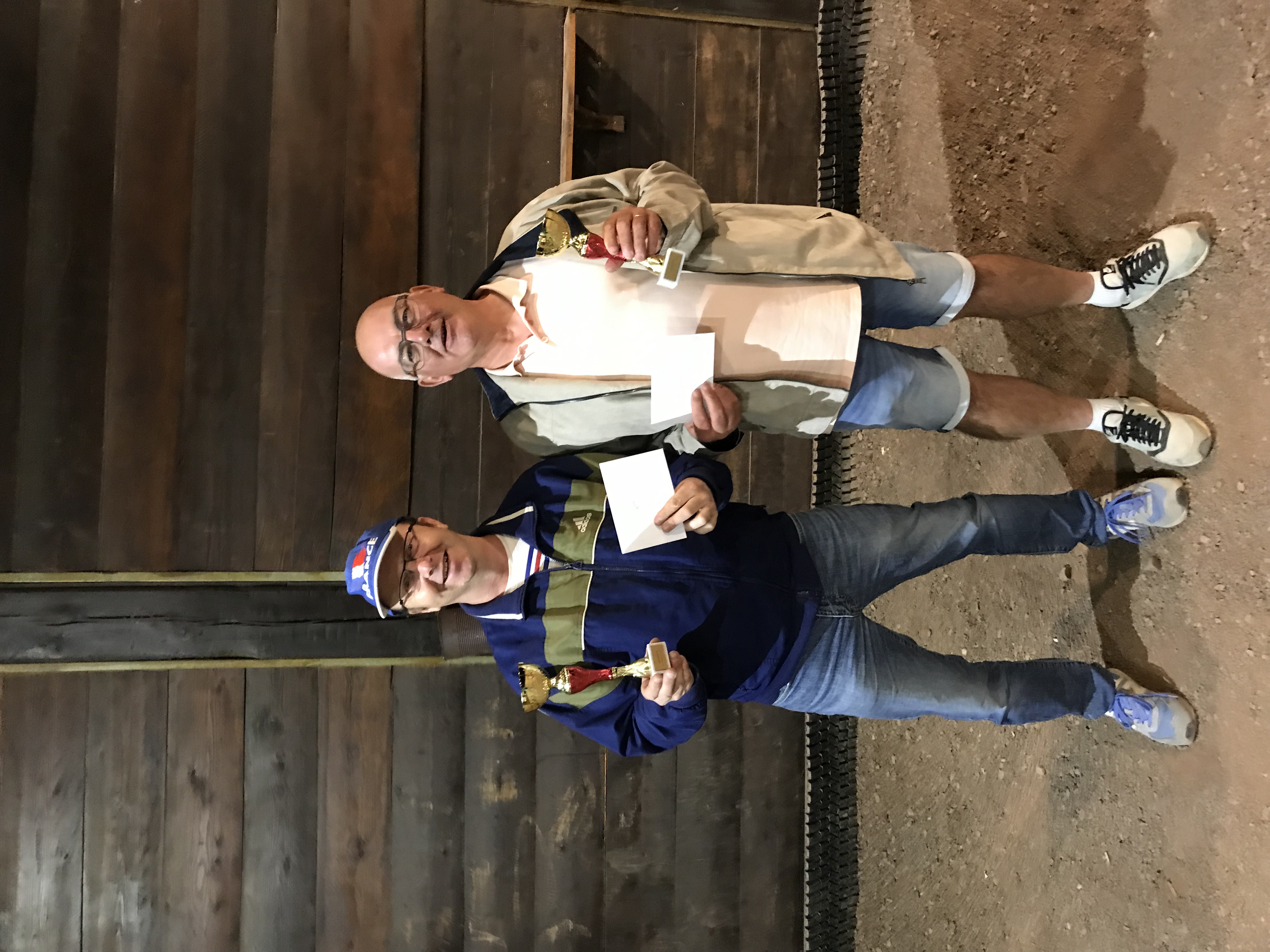 Benoît AUBERTIN (gauche) et Gilles CHARLES, vainqueurs du pétanque-tarot 2026